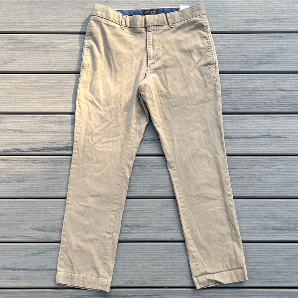 Banana Republic; Classic Khaki Chinos; Aiden Pant; Minor Visible Wear; 31x30